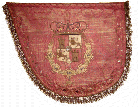 Estandarte real de proclamaciones.Talleres de Medina del Campo. (Arreglos posteriores de Manuel Rodríguez Salazar). 1746. Proclamación de Fernando VI. Seda, hilos de seda y metálicos de plata y plata dorada/. 91 x 116 cm (fleco de 7 cm). Colegiata de San Antolín. Obra depositada en el Museo de las Ferias.Obra restaurada por Adela Martínez Malo para Artecó Conservación-Restauración